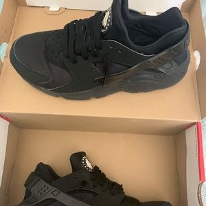 Nike black huaraches